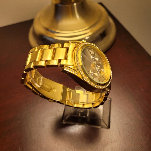 New Women's Gold Fashion watch with Diamond Bezel - Picture 4 of 4
